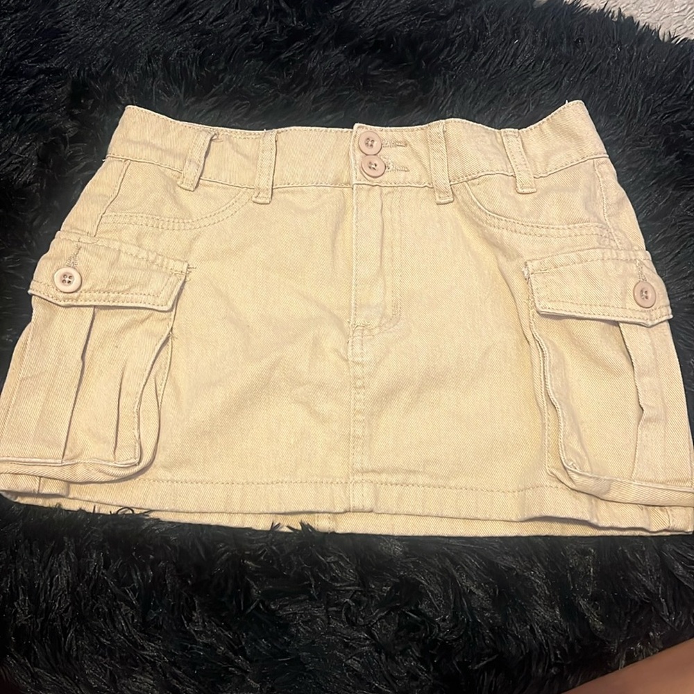 Khaki skirt with pockets